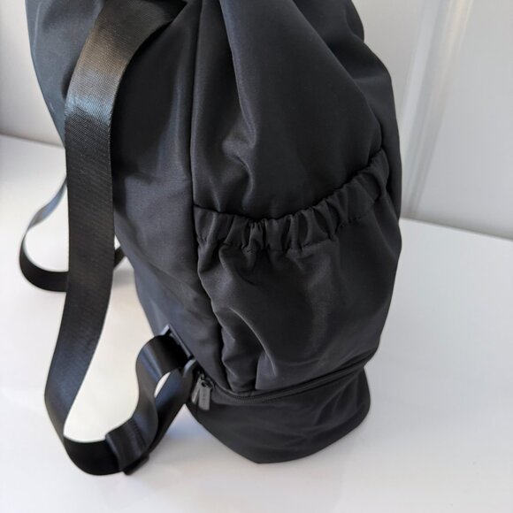 Beyond Yoga Convertible Gym Bag - black, NWT main image 7